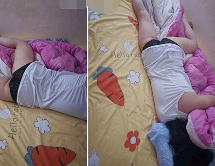 惊爆父女乱伦纪实！在广东打工的糟老头子和女儿合租住一起，18岁的女儿太极品太粉嫩了忍不住上了她，后入女儿的蜜臀要上天