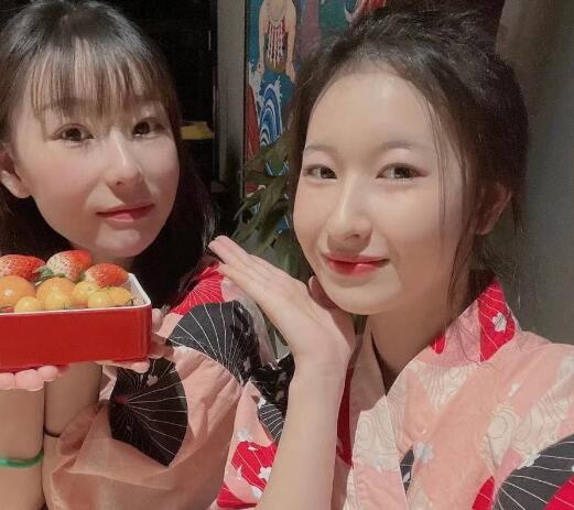 富二代酒店后入猛操俩女神 快速抽插打屁股通红 淫叫喊爸爸爽爆了