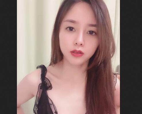 精品推荐！干净白虎美穴！极品尤物女神，炮友干不动了，独自激情自慰，翘起美腿振动棒猛捅