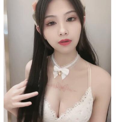 极品尤物颜值美少女！难得全裸收费！脱下内衣揉奶奶子，苗条身材单腿网袜，掰穴特写极度诱惑