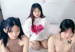 一堆00后嫩妹子群P！双马尾妹子很漂亮！超嫩振动棒抽插，按住双腿，骑乘姿势爆嗨