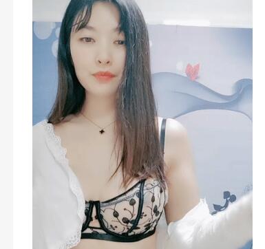 气质超棒美御姐！性感内衣齐逼短裤！浴室洗澡湿身诱惑，白嫩坚挺美乳，掰开多毛骚穴揉搓