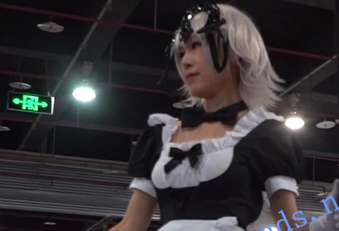 【xxn-139】露背女仆装小姐姐逛街..超短蓬蓬裙配粉色内裤