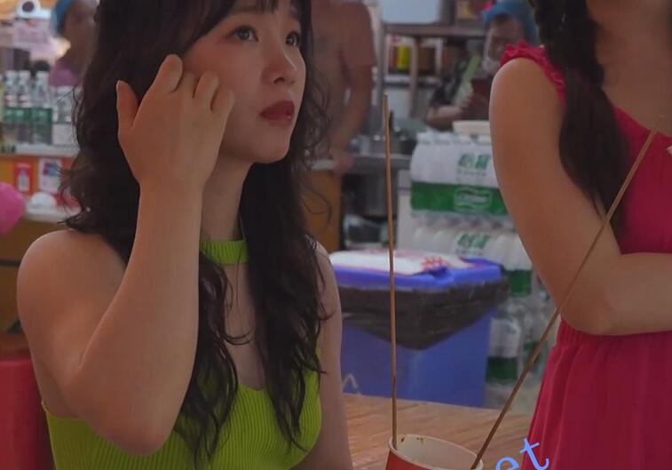 (BC-AA-447)小吃街抄底包臀裙美女窄内..极品身材逆天翘臀