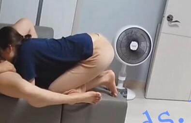 【破解摄像头】男生趁女友睡着后入了她的闺蜜。女友经常