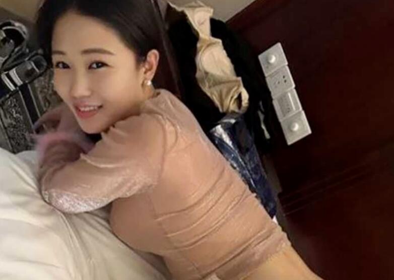 人妻❤️于x妹❤️婚内出轨约炮视频流出 被扯烂黑丝后入