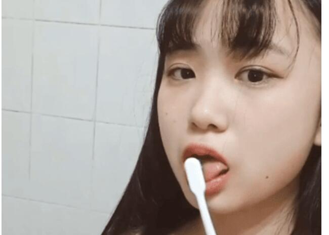 【露出自慰】韩国反差小萝莉户外自慰勾引网友