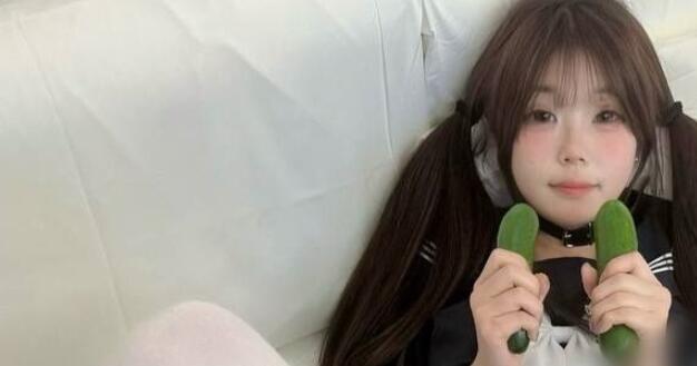 推特萝莉嫩妹 优米 裸舞自摸幸福啪啪 JK小蛋糕大合集
