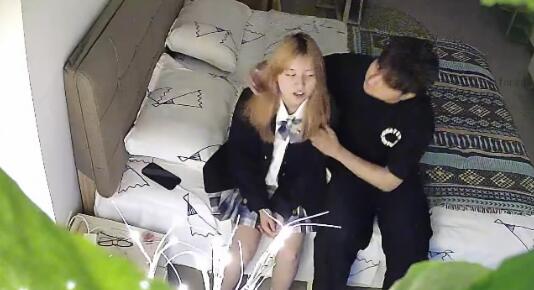 ❤️周末大学情侣开房，JK制服学妹与男友激情快乐