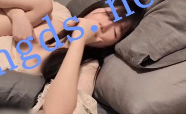 鉴凰师推荐OF福利美女 aryminh 诱惑展示大屌男友疯狂插入