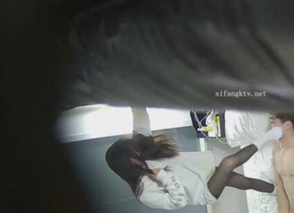 ❤️学生情侣开房调教贱狗，男友前戏十足把女友搞得满脸通红【4.4G】