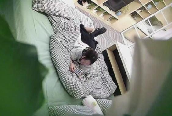 ❤️闷骚男提腿冲击清秀反差白丝袜妹子