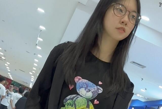 【KFC】一直跳骚舞蹈的学生妹·短裙网袜白内·一直CD到女厕