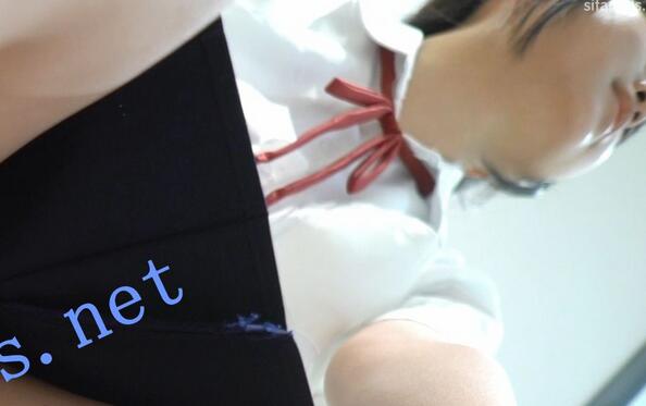 （空城原创）超短裙清纯小姐姐，坐姿张开双腿极度诱惑