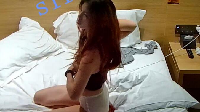 ✅酒店精品✅健身肌肉猛男和背奢侈品LV包的美女激情做