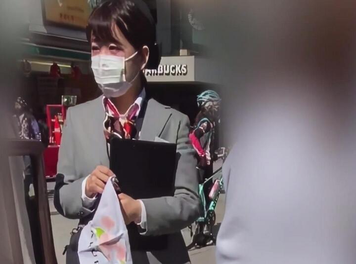 【日产精选】037浅草寺搭讪美女导游CD制服透明内黑森林