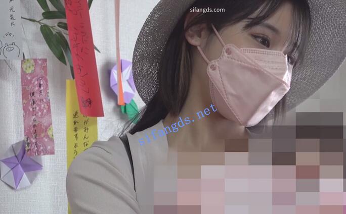 【日产精选】042两位少妇没穿内衣袒胸露乳透心凉CD