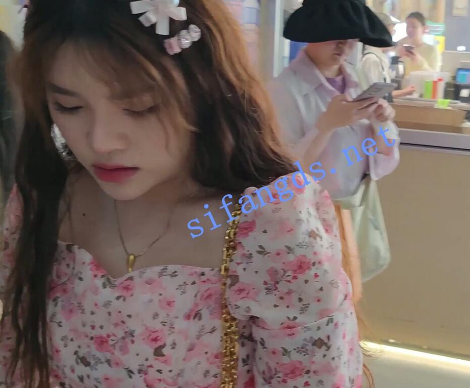 【CSCD】粉色印花连衣裙美女，白色屁股半透明内