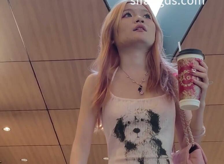 【CSCD】粉色连衣裙小姐姐和家人出来旅游，白色窄内