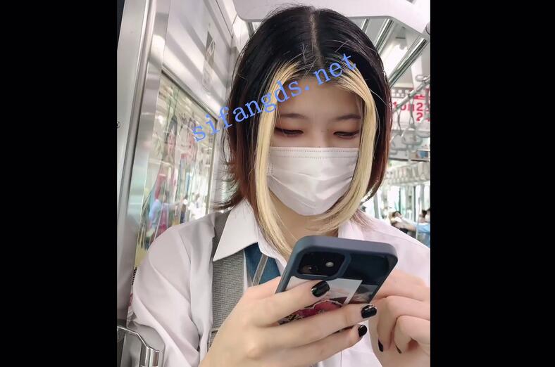 【日产精选】061多次CD制服jk。座位上抬腿直接给路人看