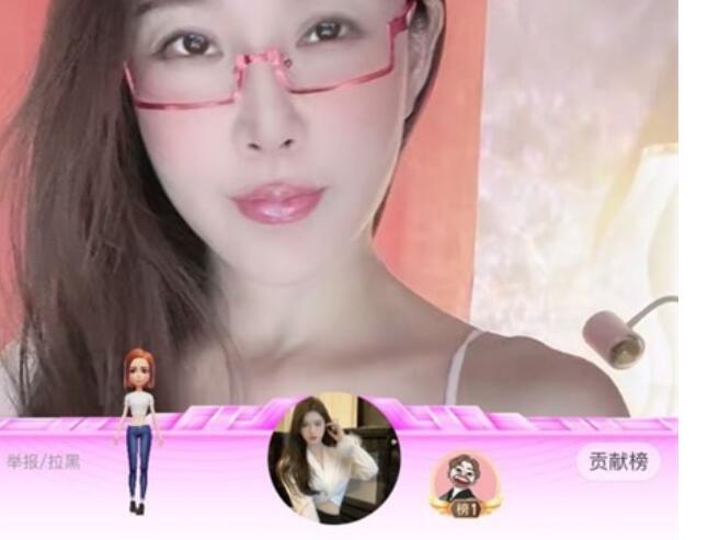 ❣️推荐❣️花椒颜值主播【小奶嘴】裸舞诱惑，掰逼自慰，自摸出水火腿肠插止痒4V