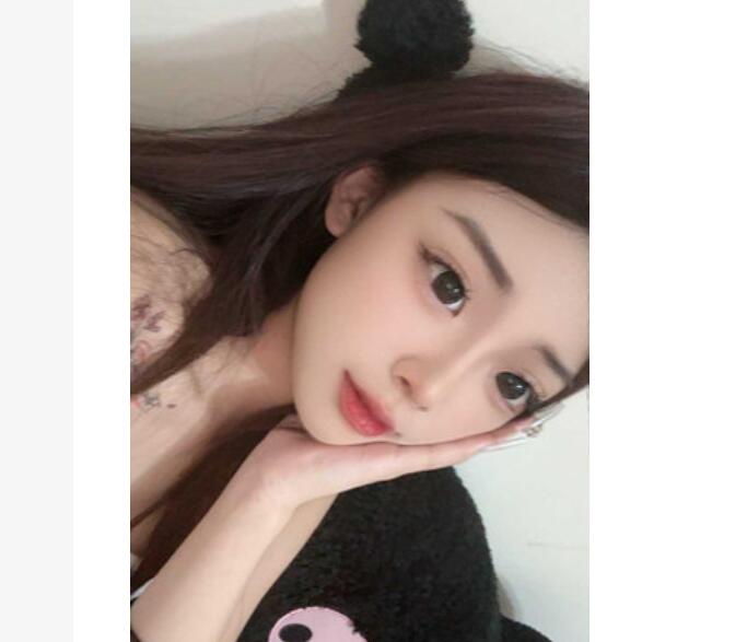 极品大眼正妹❤️柠檬❤️被男友曝光不雅视频_露脸口交与好兄弟3P