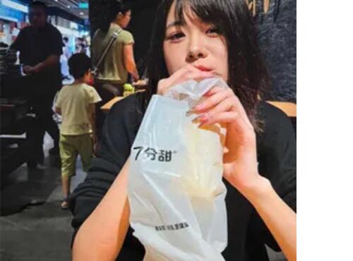 沈阳短发御姐❤️刘莉莉❤️欲求不满约炮成瘾 后入口交户外骑乘