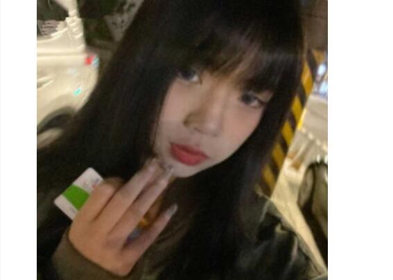 高颜值大三学姐❤️婷妮❤️与男友大量做爱视频被在网上售卖 露脸口交情趣内衣后入 母狗属性完美暴露！