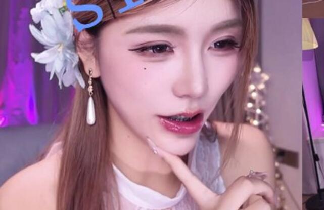 Stripchat极品尤物【Kiki-2025】8.24精华剪辑