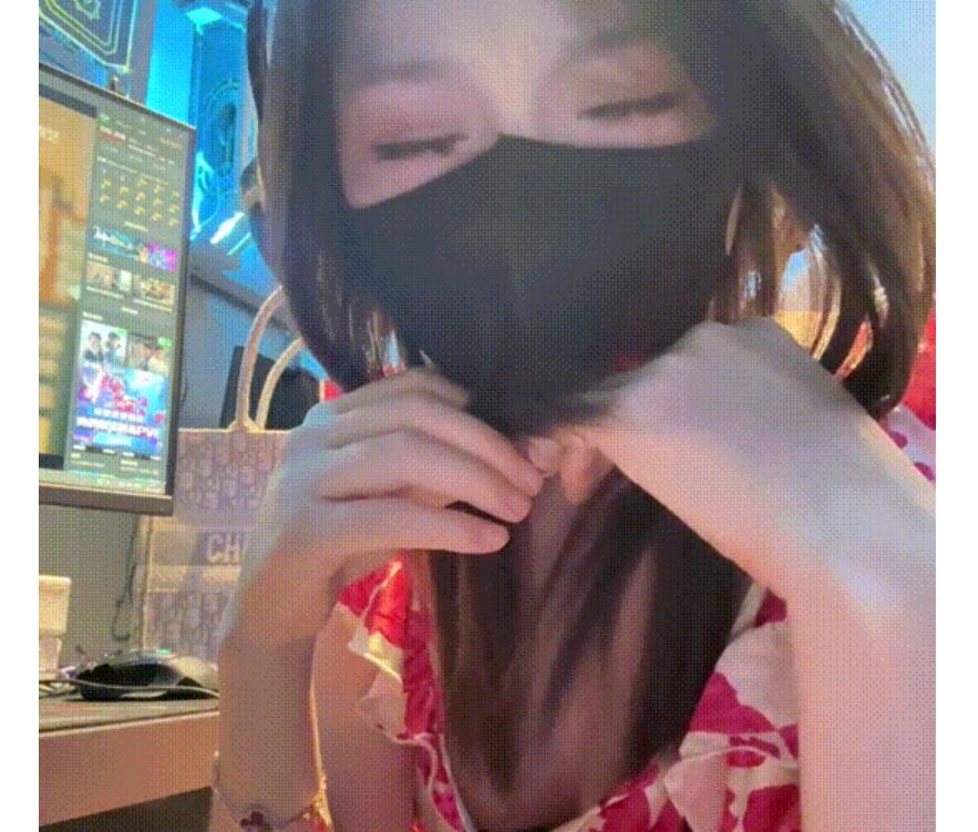 丝袜美腿骚货【xigua2002】公共场所跳蛋流水 勾引路人吃奶 厕所发骚 71V 49.3G