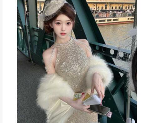 上海名媛❤️刘亚丽❤️情趣女仆装开档丝袜后入狂野性感伺候 被金主爆操视频流出