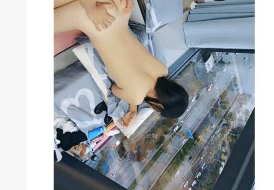 ❤️√ 真TM刺激【邻家妹妹】眼镜妹就是骚 身材颜值都俱佳 阳台发骚啪啪 吃鸡坐乘