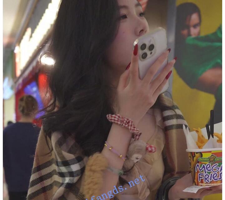 (BC-AA-589)蕾丝裙美女无缝衔接约会两男生..微透圆点内前后CD